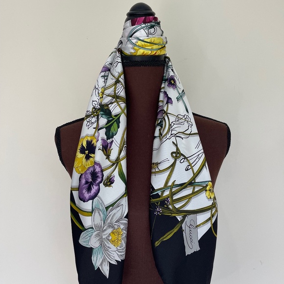 Gucci Unisex Scarf Flora Infinity Print White Silk Scarf Wrap - Picture 13 of 15